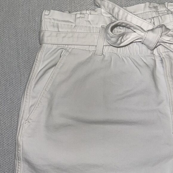 AE 14-16 White Stretch Relaxed Fit Paper Bag Denim Belted High Rise Mom Shorts - Picture 9 of 15